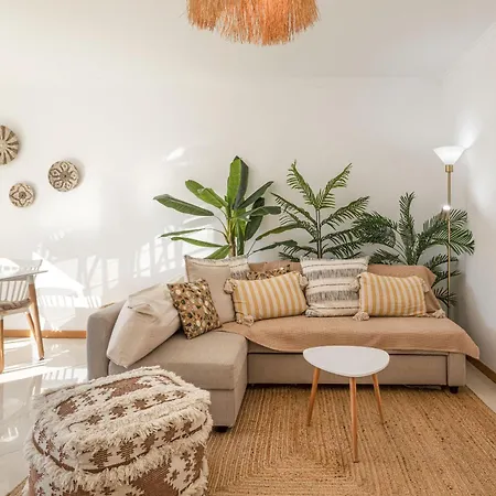 Апартаменти Modern 1br In With Balcony & Parking, By Hopstays Албуфейра