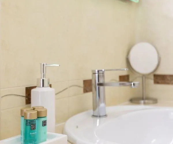 Modern 1br In With Balcony & Parking, By Hopstays Албуфейра