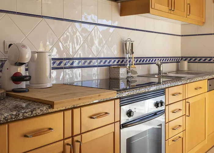 Modern 1br In With Balcony & Parking, By Hopstays *