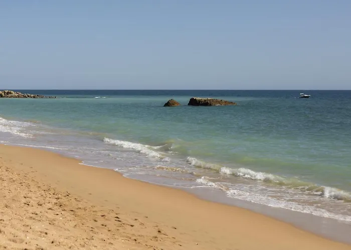 Modern 1br In With Balcony & Parking, By Hopstays