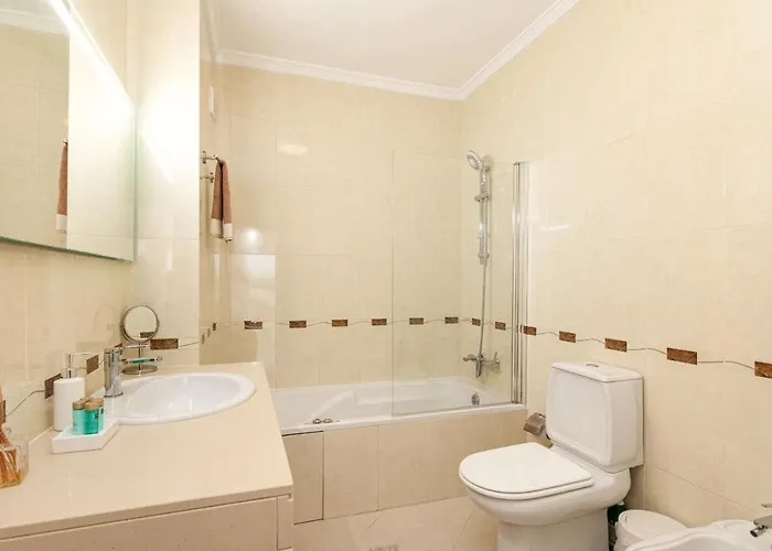 Modern 1br In With Balcony & Parking, By Hopstays Албуфейра