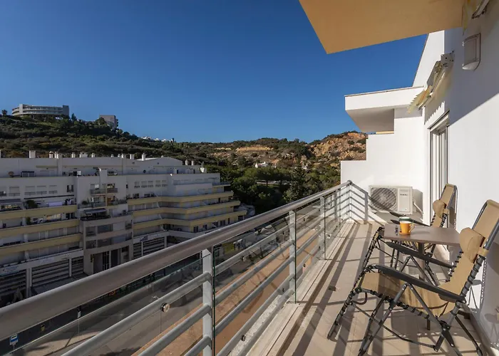 Modern 1br In With Balcony & Parking, By Hopstays