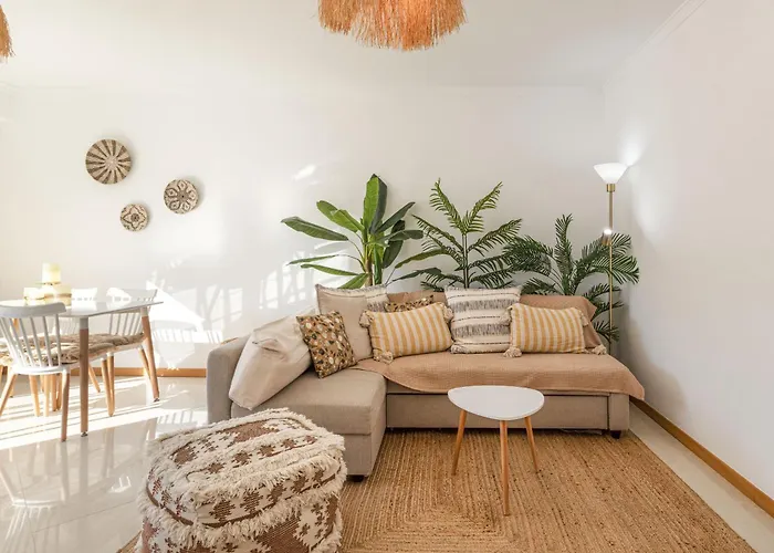 Апартаменти Modern 1br In With Balcony & Parking, By Hopstays Албуфейра